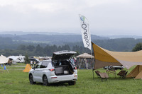 2024年の新しい試みのひとつである電気キャンプエリア。三菱の電気自動車かプラグインハイブリッド車のみがエントリー可能で、車両の給電機能のみで過ごす。