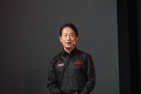 報道関係者向けの発表イベントでステージに登場した本田技研工業の統合地域本部 日本統括部 統括部長 高倉記行氏。