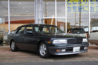 1993年「ローレル25クラブS」。ボディーが3ナンバー化され、ピラードハードトップとなった7代目(C34)。ラグジュアリーな「メダリスト」とスポーティーなクラブSとがはっきり差別化されたが、この個体は後者で、異例に光り物が少ない。