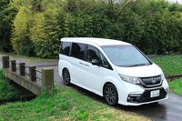 ボディーカラーには「ホワイトオーキッド・パール」と「プレミアムスパークルブラック・パール」「プレミアムスパイスパープル・パール」の3色が用意される。