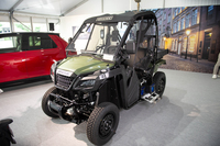 「モバイルパワーパック」に対応する機器の中には、オフロード走行を得意とするATVの姿も。単なる展示用コンセプトモデルではなく、事業の実証実験に用いられている。