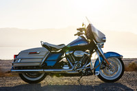 往年のデザインを現代に復刻 ハーレーが限定モデル「エレクトラグライド リバイバル」を発表の画像