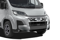 マイナーチェンジを受けた「デュカト」のフロントフェイス。新デザインのバンパーやドアミラー、ボディーカラーと同色のフロントグリルを採用している。