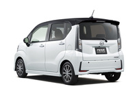 「ムーヴ カスタムX“VS SA III”」は、「カスタムX“リミテッドSA III”」をベースに、パノラマモニター対応カメラを装備した特別仕様車。リーズナブルな価格設定もセリングポイントとされた。