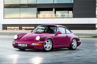 「ポルシェ911」
911はポルシェが1964年から販売しているスポーツカー。964は1989年に発売された3代目モデルである。映画に登場するのは、3.8リッターエンジンを搭載し軽量化を施したカレラRS 3.8。