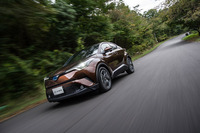 「TNGA」とは「Toyota New Global Architecture」の略。モジュラー戦略が積極的に取り入れられており、各コンポーネンツの共有化により生産効率の改善、コストの低減が見込まれている。