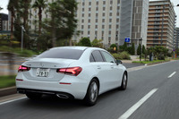 「A250 4MATIC」の4WDは前輪駆動ベースの可変トルク配分型で、100:0~50:50の間で、シームレスに前後の駆動力配分が変化する。