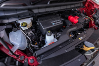 新開発の1.4リッター直3の「e-POWER」専用エンジンを組み合わせた第2世代e-POWERを搭載。発電用のエンジンが最高出力95PS、最大トルク123N・mを、モーターが同163PS、同315N・mを発生する。