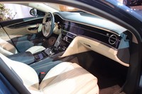 ツートンカラー仕上げの室内。トリムの色分けは、単色も含めて3タイプから選べる。