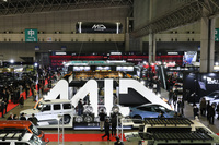 大きな「MID」ロゴが目を引く、MIDホイールのブース。