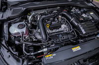 「1.0 eTSI」と呼ばれる1リッター直3直噴ターボエンジンは、最高出力110PS、最大トルク200N・mを発生。これに同13PS、同62N・mの48Vスタータージェネレーターを組み合わせている。