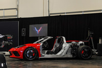 「C8」のカットモデル。ミドシップ化に伴い、新開発のアルミスペースフレームが採用されている。