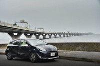 テスト車「アクアG“ソフトレザーセレクション”」の場合、ボディーカラーはモノトーン13種類、ツートンカラー「フレックストーン」4種類の、計17種類から選べる。