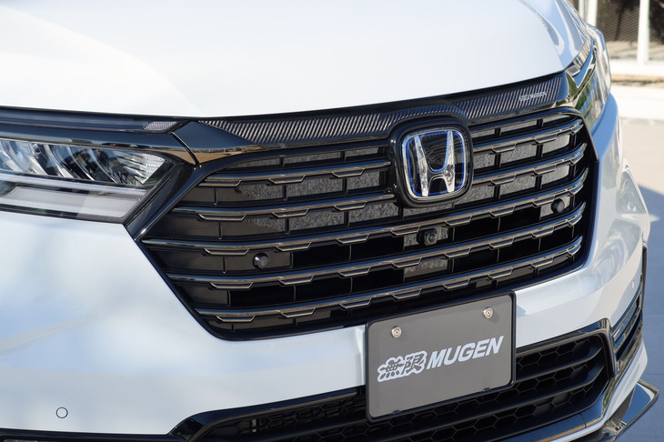 ホンダ・オデッセイe:HEVアブソルート・EXブラックエディション 無限パーツ装着車(フロントグリル)