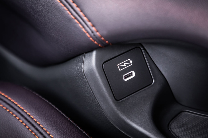 ホンダZR-V e:HEV Z(フロント左側USBジャック)