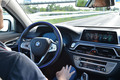 今夏から渋滞時の“手放し運転”が解禁にBMWの「ハンズ・オフ機能」を解説する
