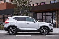 ボディーサイズは全長×全幅×全高=4425×1875×1660mmと、非常にショート&ワイド。このディメンションが、ユニークなスタイリングを形作っている。