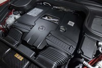 フロントに積まれる4リッターV8ツインターボの「M177」エンジンは48Vマイルドハイブリッド化されているだけでなく4気筒休止機構も備えている。
