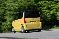 アダプティブクルーズコントロールや車線維持支援システム等の先進運転支援システムはすべて標準装備となっている。