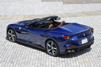 リトラクタブルハードトップを開けた様子。「ポルトフィーノM」のボディーサイズは全長×全幅×全高=4594×1938×1318mm、ホイールベースは2670mm。