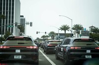 テストドライブ中に、渋滞に遭遇。こうした市街地でのストップ&ゴー対策もエンジニアにとっては重要な課題である。