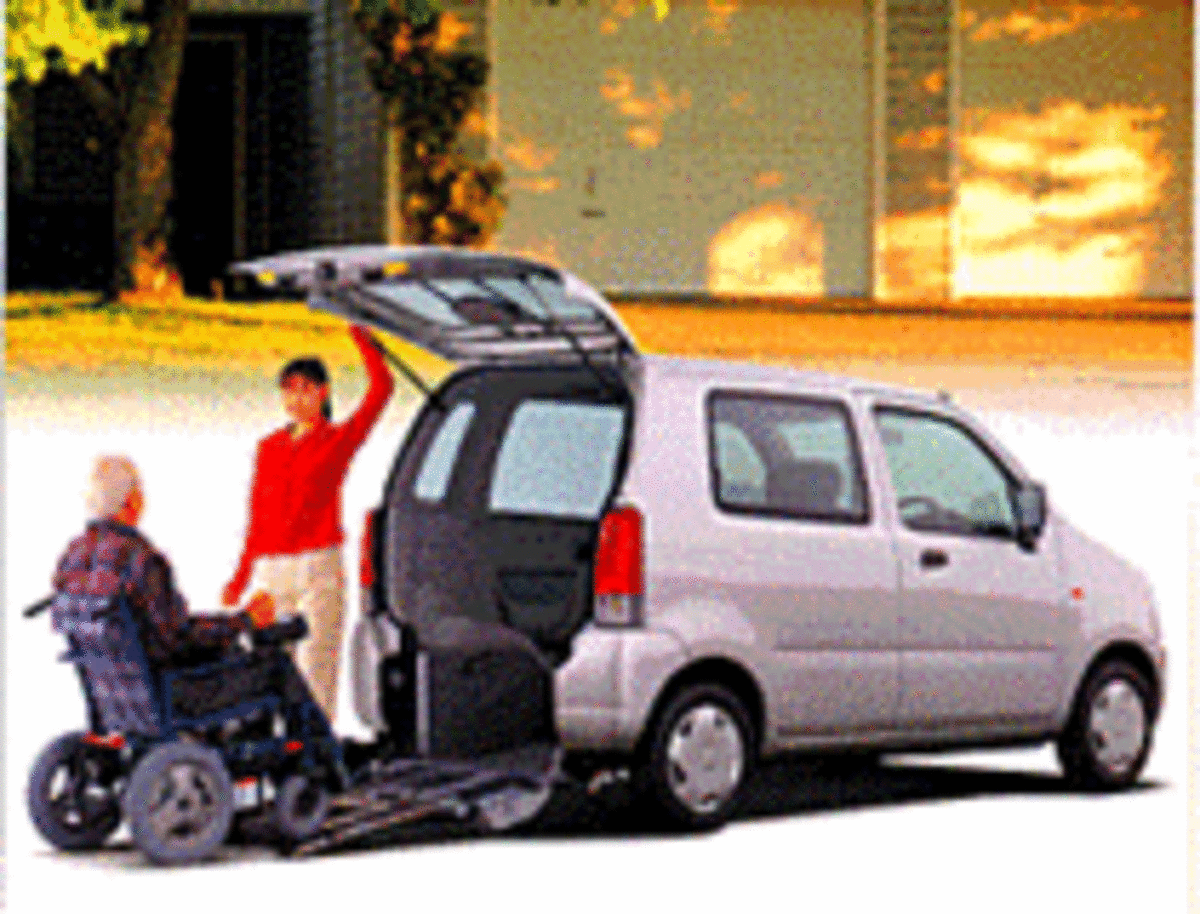 車椅子移動装備　ワゴンR クルマ椅子のまま乗れる「ワゴンR」発売 【ニュース】 - webCG