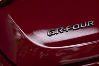 4WDシステム「GR-FOUR」の駆動力配分は、「ノーマル」では前:後ろ=60:40、「グラベル」では同=53:47で固定。「トラック」では前が60~30、後ろが40~70の間で連続可変する。