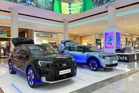 2024年10月の「エクスプローラー」発売直後、フィレンツェ郊外カンピ・ビゼンツィオのショッピングモール内に展示されていた車両。