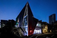 「THE LOUNGE TOKYO」の外観。同施設にはランボルギーニの個人オーダープログラム「アドペルソナム」専用スタジオが完備されており、世界に1台となる自分だけの仕様を発注できる。