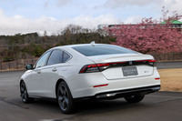 操舵時に前輪の荷重を増やして応答性を向上させる「モーションマネジメントシステム」も搭載。オープンロードであらためて試してみたい。