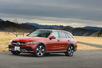 「Cクラス」史上初のクロスオーバーモデル「C220dオールテレイン」。Cクラスでステーションワゴンボディーに4WDシステムを組み合わせた仕様は、今のところこのモデルだけです。(photo:荒川正幸)