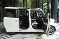 日本独自の車型であり、買い求めるユーザーも多い軽スーパーハイトワゴン。そんなジャンルのEV投入で、日本メーカーが中国勢の後塵を拝した事実は、真剣に考えなければならないことだろう。
