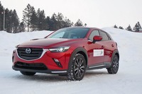 新型「マツダ3」の4WDシステムを体験するプレス向け試乗会は、そのメカニズムを組み込んだ「CX-3」(写真)を使って行われた。