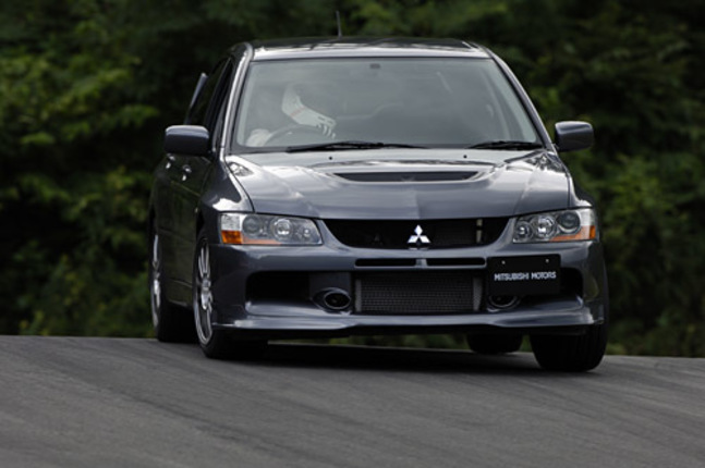 【スペック】GSR(6MT):全長×全幅×全高=4490×1770×1450mm/ホイールベース=2625mm/車重=1420kg/駆動方式=4WD/2リッター直4DOHC 16バルブターボ・インタークーラー付き(280ps/6500rpm、40.8kgm/3000rpm)/価格=362万2500円(テスト車=376万9500円/BBSアルミホイール=14万7000円)