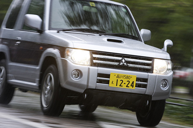 【スペック】全長×全幅×全高=3395×1475×1635mm/ホイールベース=2280mm/車重=980kg/駆動方式=4WD/0.66リッター直列4気筒SOHCターボ(64ps/6000rpm、9.0kgm/4000rpm)/165万9000円(テスト車=173万3550円/寒冷地仕様+運転席シートヒーター+ヒーテッドドアミラー=1万6800円/3ウェイ2トーンボディカラー=4万2000円/フロントフォグランプ=1万5750円)