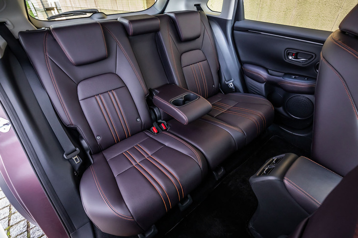 ホンダZR-V e:HEV Z(リアシート)