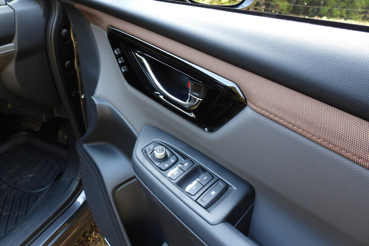 スバル・フォレスター スポーツEX(フロントドアトリム)