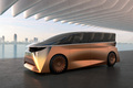 日産が電動コンセプトカーの第3弾「日産ハイパーツアラー」を発表【ジャパンモビリティショー2023】