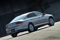 「パサート」の1.4リッターモデルには、デュアルクラッチ式の7段ATが採用されている。