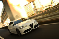 サスペンション形式は前がダブルウイッシュボーンで、後ろがマルチリンク。全グレードでカーボン製のプロペラシャフトを採用している。