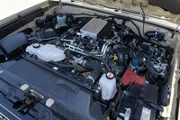 パワーユニットには、最高出力204PS、最大トルク500N・mを発生する2.8リッター直4ディーゼルターボエンジン「1GD-FTV」を採用。シーケンシャルシフトマチック付きの6段ATが組み合わされる。