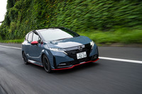 単純なスピードだけなら、車重が100kgほど軽量なFWDモデルのほうが速いという。「NISMOチューンドe-POWER 4WD」はコーナリング時の安定感と、旋回後にアクセルを開けられるまでの時間の短さでタイムを削る。