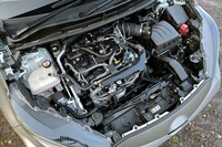 1.6リッター直3ターボエンジンについては、ECUを解析・チューニングするとともに、過給機をハイフロータービンに交換。最高出力を272PSから300PSに、最大トルクを37.7kgf・mから42.0kgf・mにアップさせた。