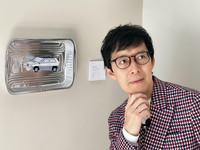 今回はイタルデザインが手がけたホイルコンテナを紹介する。写真は筆者が既存のペーパークラフトと組み合わせて作った“オブジェ”。