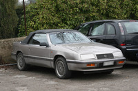 「クライスラーTCバイ・マセラティ」の低価格な姉妹車として欧州で販売された3代目「クライスラー・ルバロン コンバーチブル」。2008年1月、イタリアで撮影。