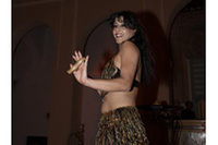 最後のパーティーでは、お決まりのベリーダンスが披露されました。見事な腰の動きです。