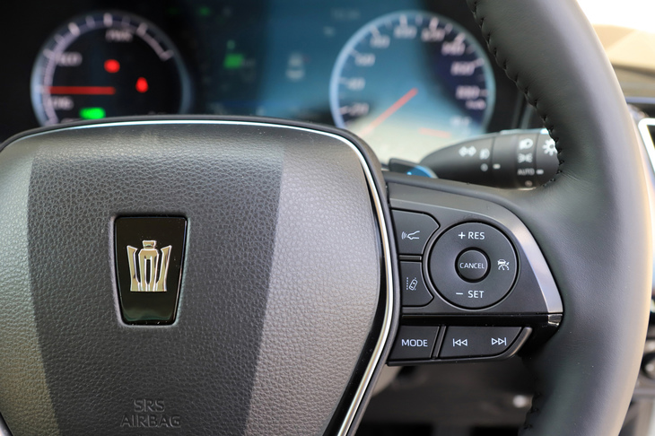 180km/hまで速度設定が可能な、前走車追従機能付きクルーズコントロールが標準装備される。