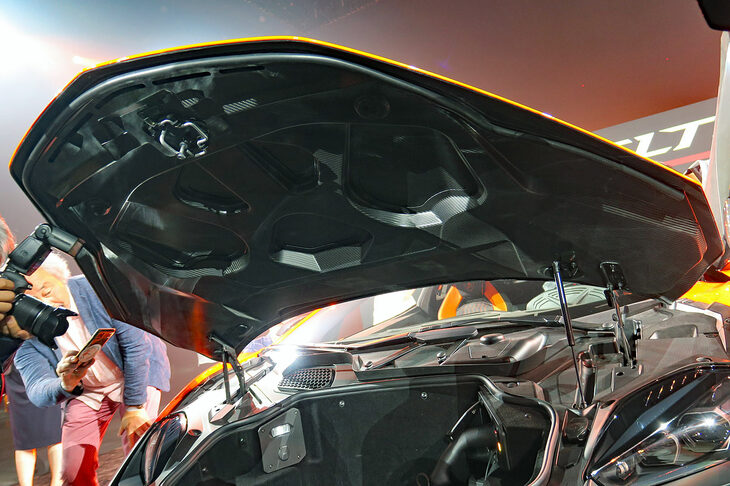 ランボルギーニ・レヴエルト(トランクフード)