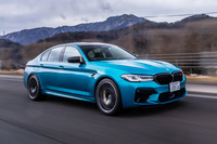 「M5」の外装色は、今回の試乗車がまとっていたオプションの「スナッパーロックブルー」を含め、全19種類から選択できる。