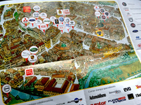 イベントのパンフレットを開くと、どの広場にどのブランドが展示されているかが示されていた。